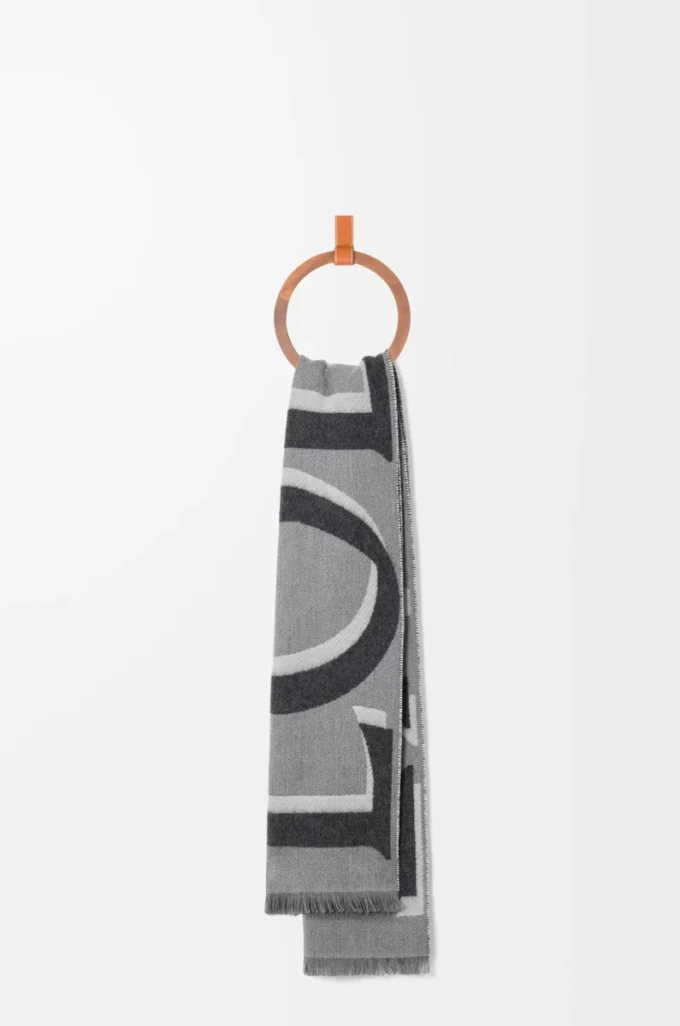 Scarf in wool and cashmere Light Grey/Grey Scarf in wool and cashmere Light Grey/Grey