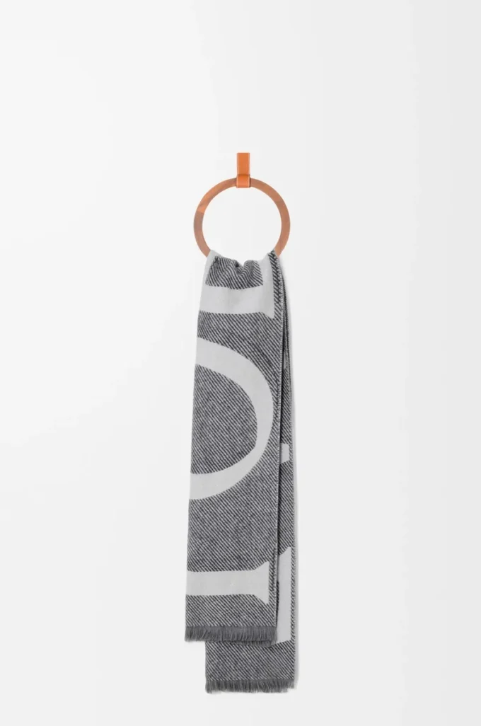 Scarf in wool and cashmere Light Grey/Grey Scarf in wool and cashmere Light Grey/Grey