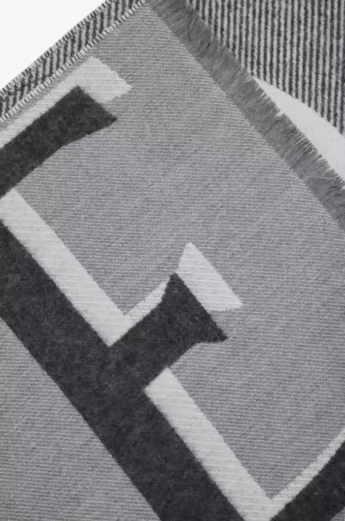 Scarf in wool and cashmere Light Grey/Grey Scarf in wool and cashmere Light Grey/Grey