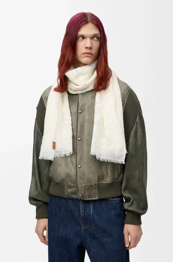 Scarf in wool and silk White Scarf in wool and silk White