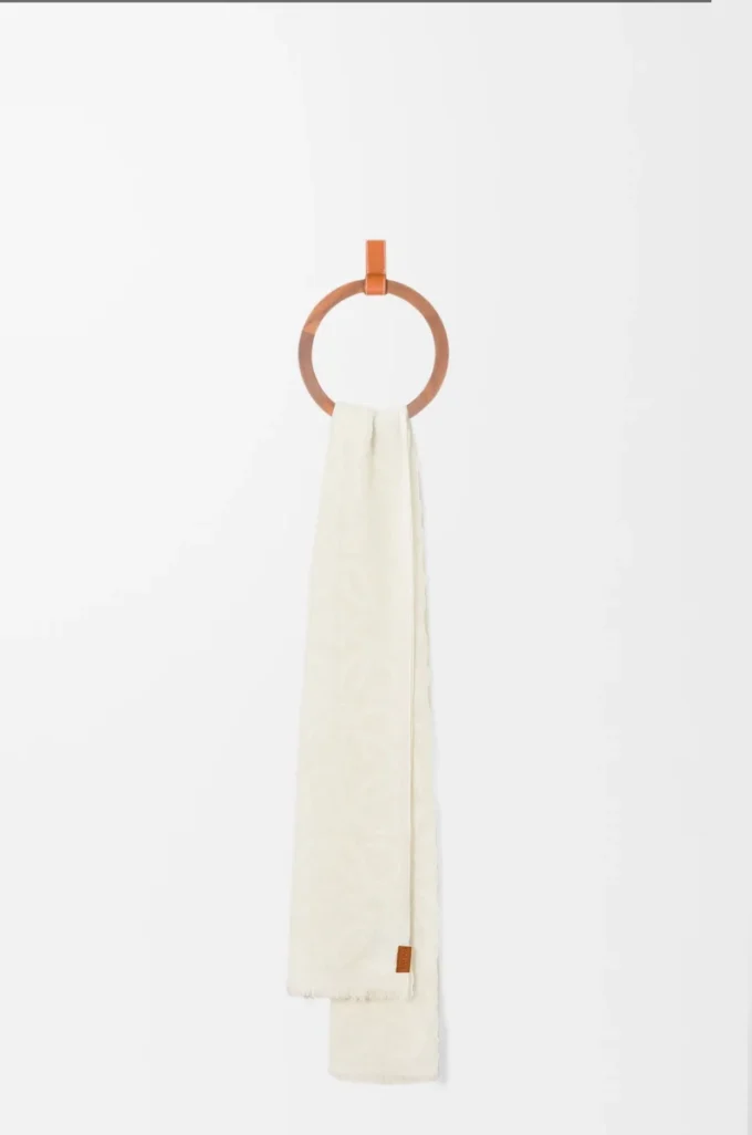 Scarf in wool and silk White Scarf in wool and silk White