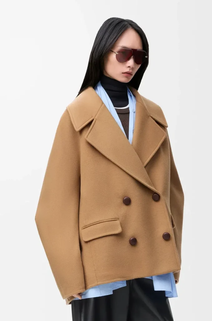 Short coat in wool Camel