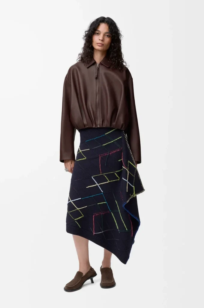 Skirt in wool Dark Navy Blue Skirt in wool Dark Navy Blue
