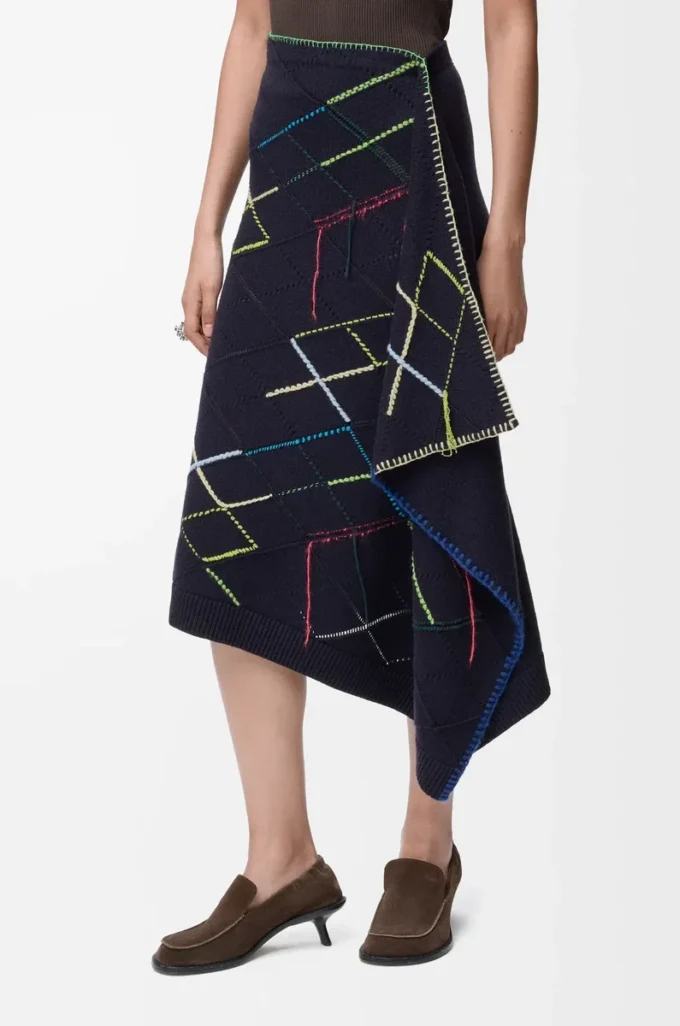 Skirt in wool Dark Navy Blue Skirt in wool Dark Navy Blue
