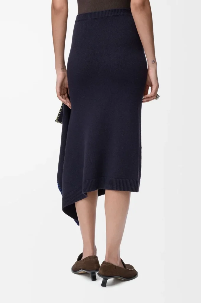Skirt in wool Dark Navy Blue Skirt in wool Dark Navy Blue