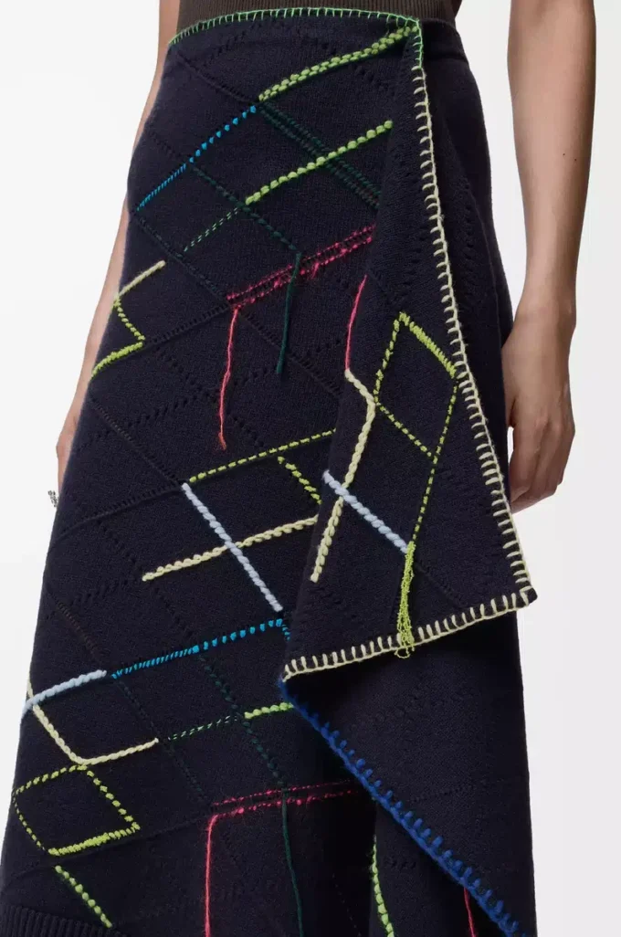Skirt in wool Dark Navy Blue Skirt in wool Dark Navy Blue