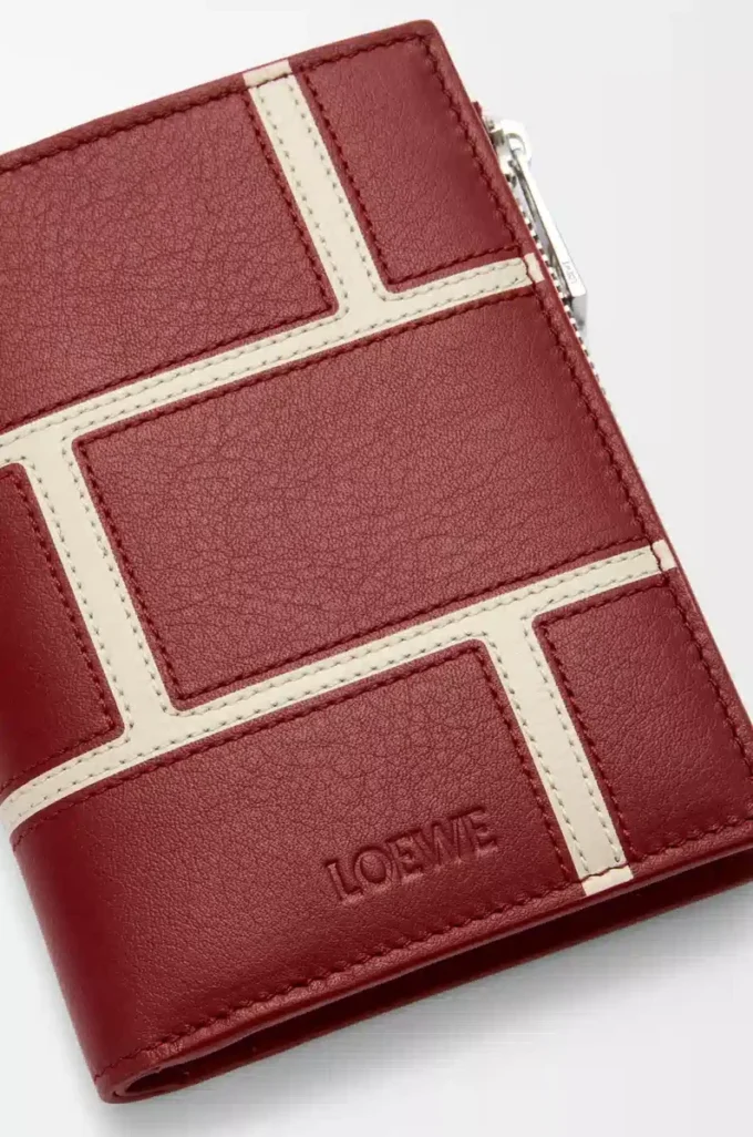 Slim compact wallet in classic calfskin Burnt Red Slim compact wallet in classic calfskin Burnt Red