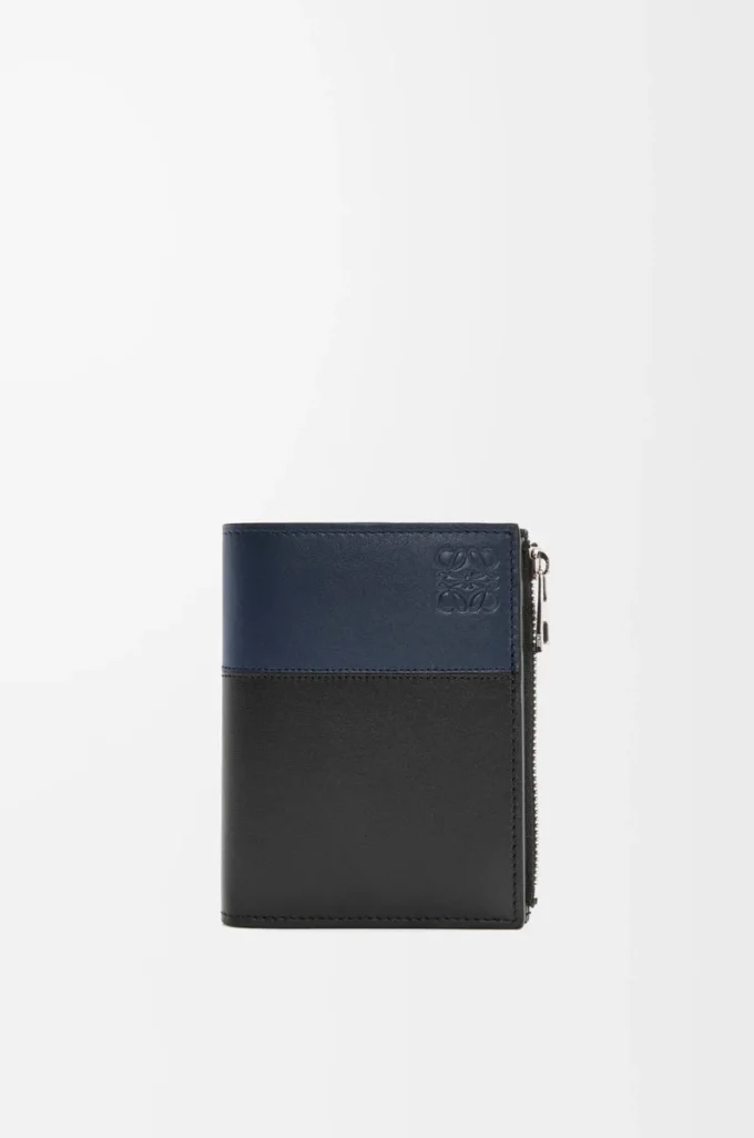 Slim compact wallet in shiny calfskin Black/Deep Navy Slim compact wallet in shiny calfskin Black/Deep Navy