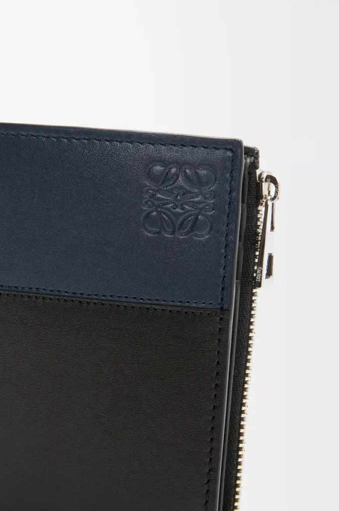 Slim compact wallet in shiny calfskin Black/Deep Navy Slim compact wallet in shiny calfskin Black/Deep Navy