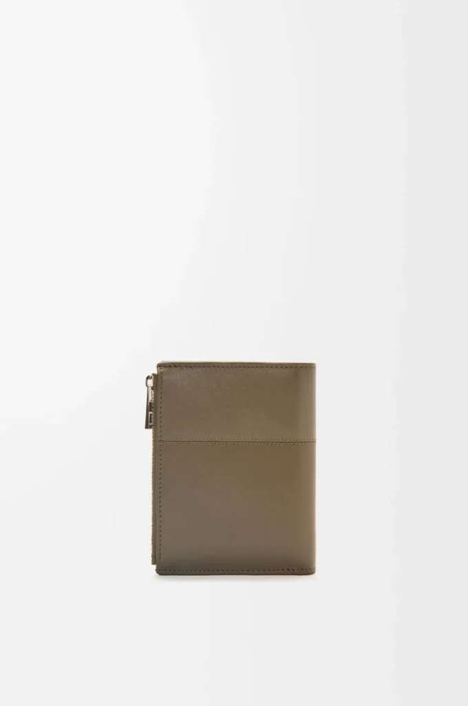 Slim compact wallet in shiny calfskin	Dark Khaki Green/Khaki Green