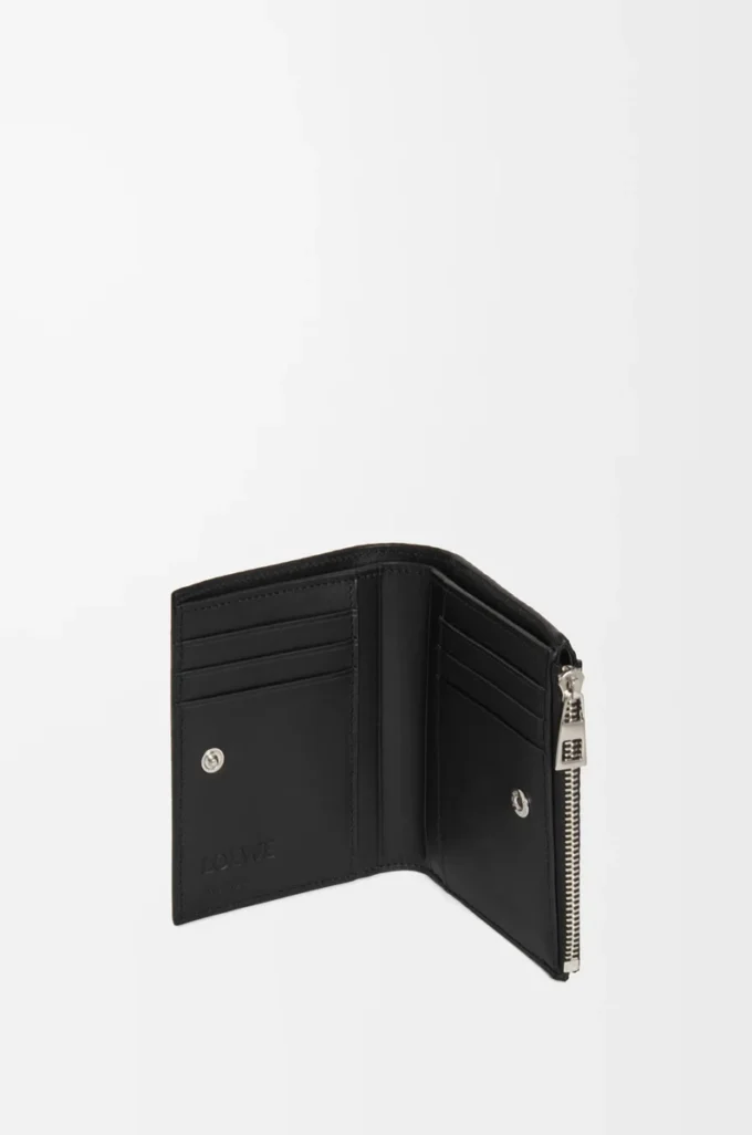 Slim compact walllet in textured classic calfskin Black Slim compact walllet in textured classic calfskin Black