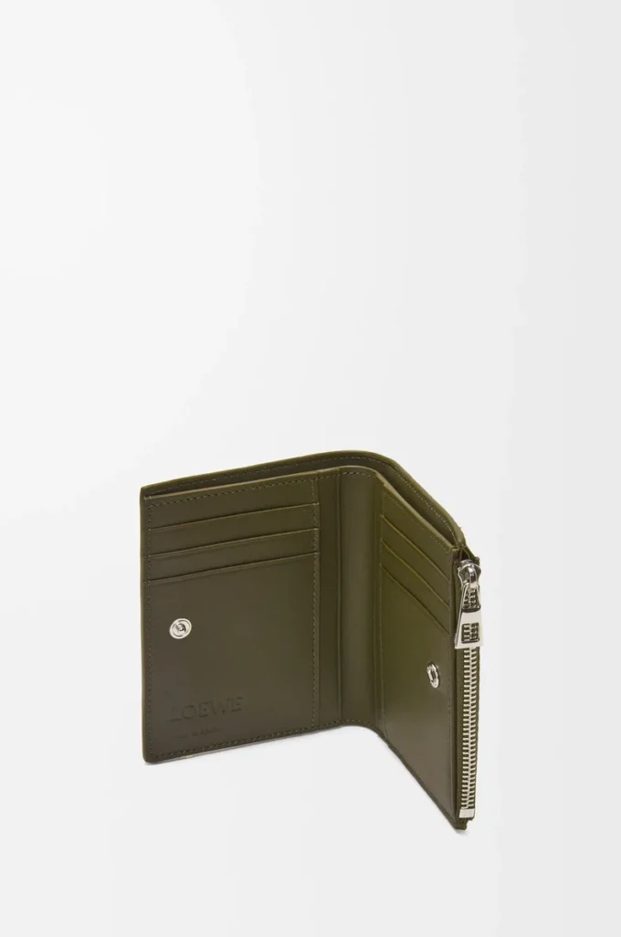 Slim compact walllet in textured classic calfskin Dark Khaki Slim compact walllet in textured classic calfskin Dark Khaki