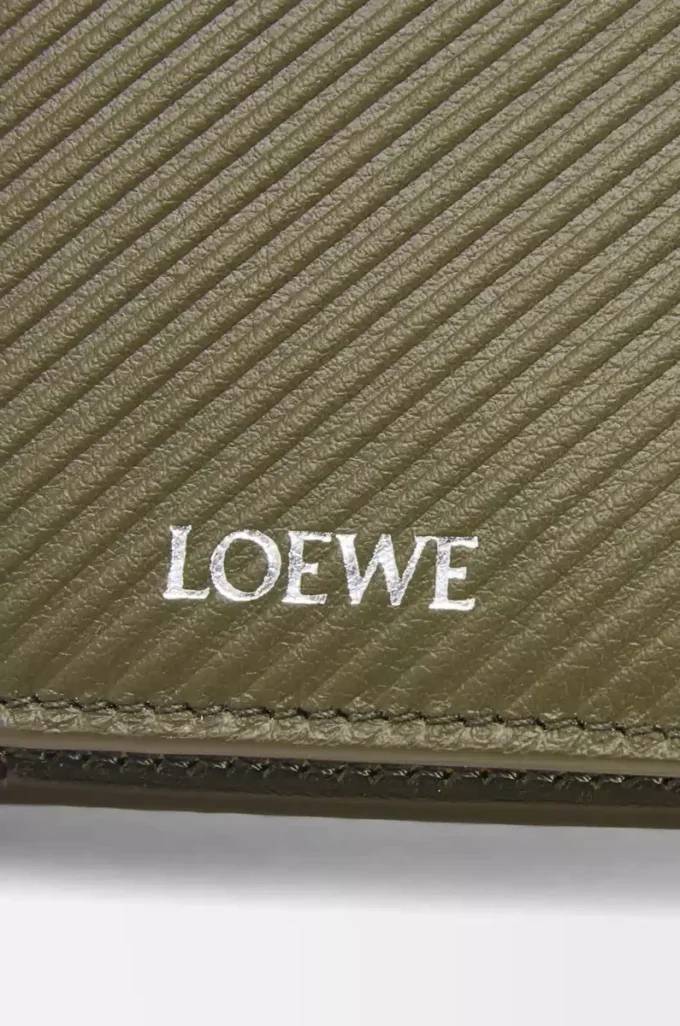Slim compact walllet in textured classic calfskin Dark Khaki Slim compact walllet in textured classic calfskin Dark Khaki