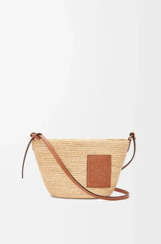 Slit pochette bag in raffia and calfskin Natural/Tan