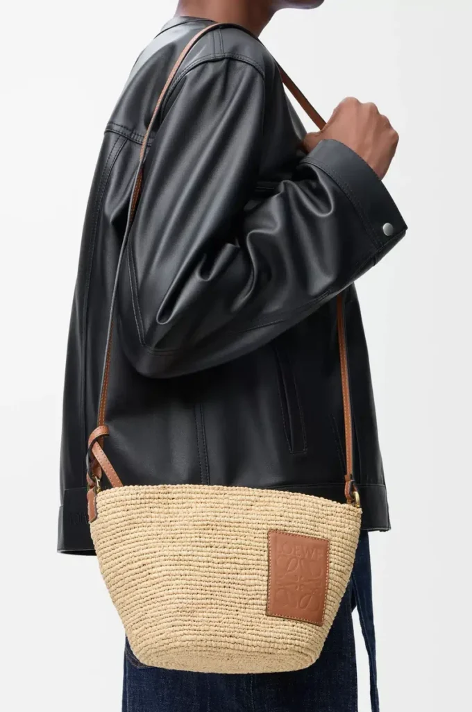 Slit pochette bag in raffia and calfskin Natural/Tan Slit pochette bag in raffia and calfskin Natural/Tan