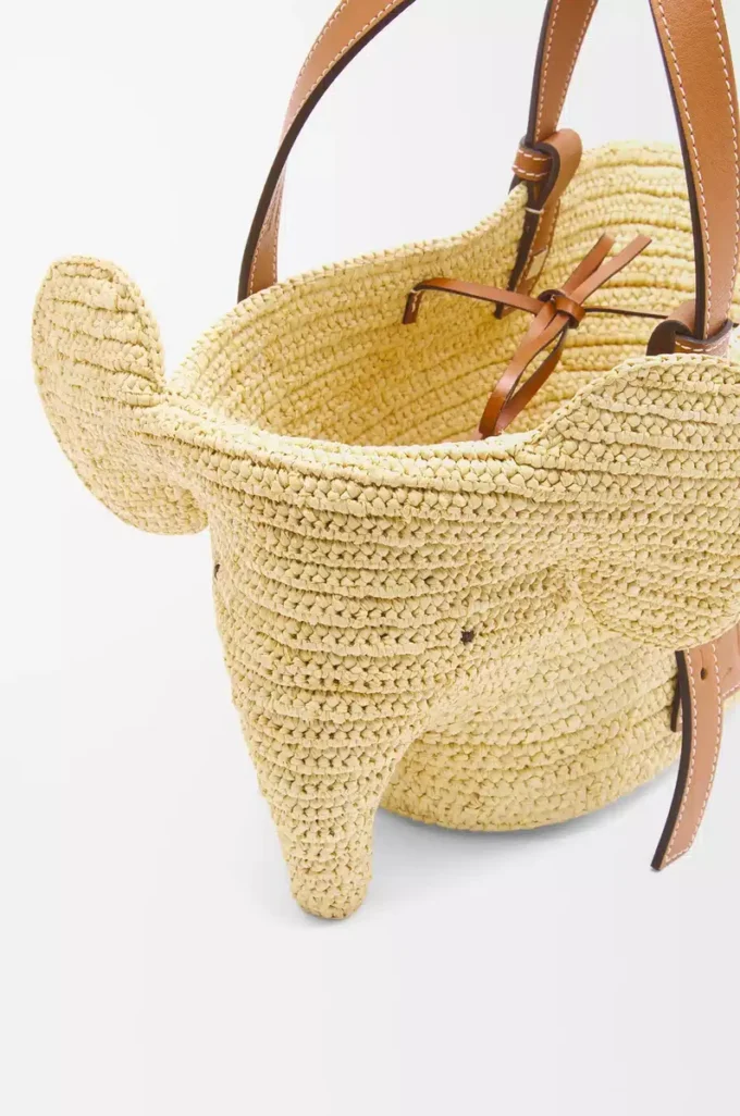 Small Elephant basket in raffia and calfskin Natural/Tan Small Elephant basket in raffia and calfskin Natural/Tan