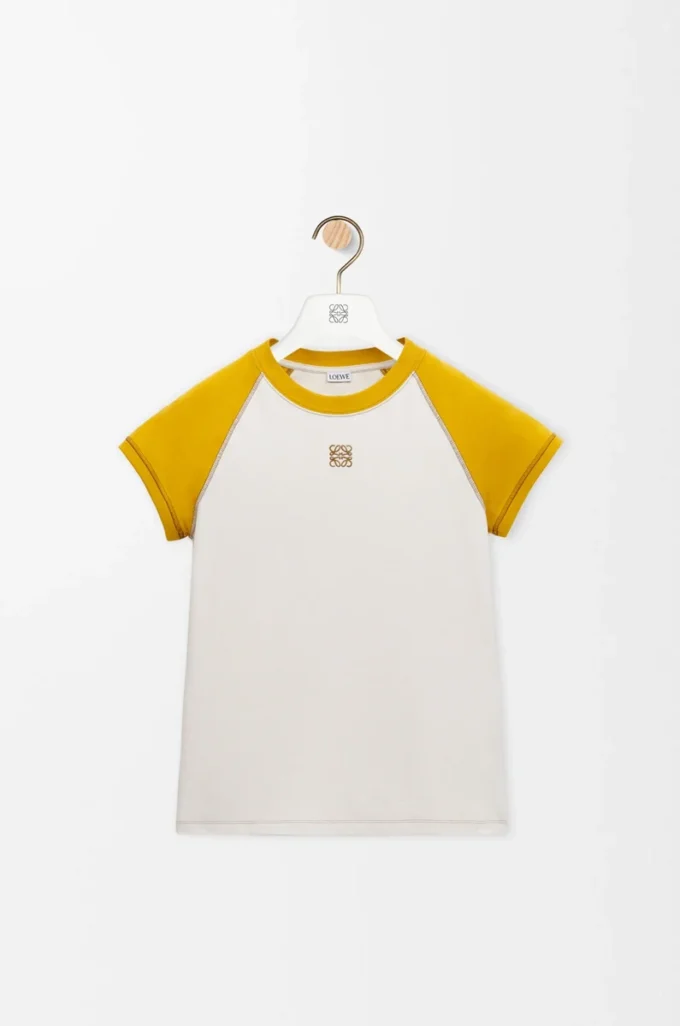 Small fit T-shirt in cotton blend Mustard/Bronze Small fit T-shirt in cotton blend Mustard/Bronze