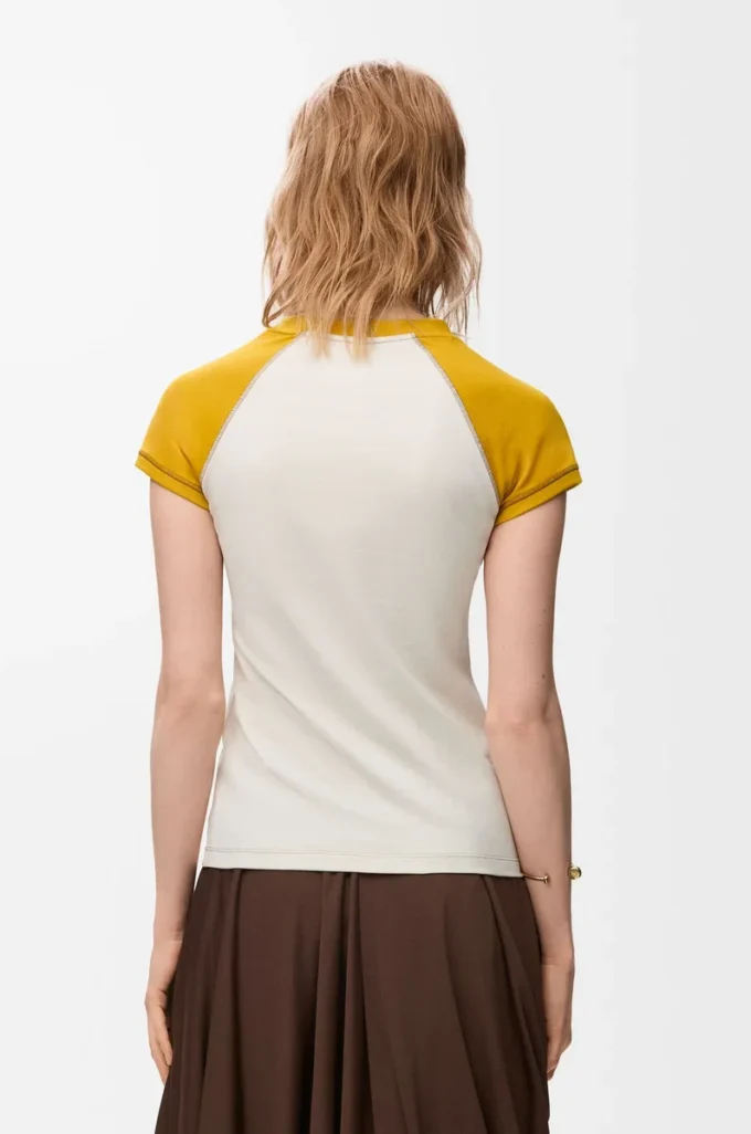 Small fit T-shirt in cotton blend Mustard/Bronze Small fit T-shirt in cotton blend Mustard/Bronze