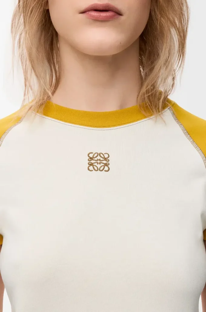 Small fit T-shirt in cotton blend Mustard/Bronze Small fit T-shirt in cotton blend Mustard/Bronze