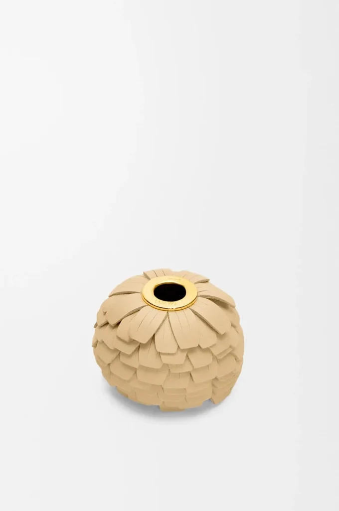 Small flower charm in calfskin and brass Light Yellow Small flower charm in calfskin and brass Light Yellow