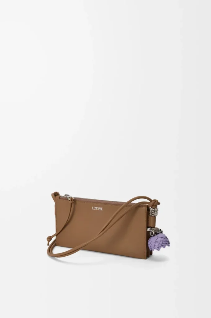 Small flower charm in calfskin Mauve Small flower charm in calfskin Mauve