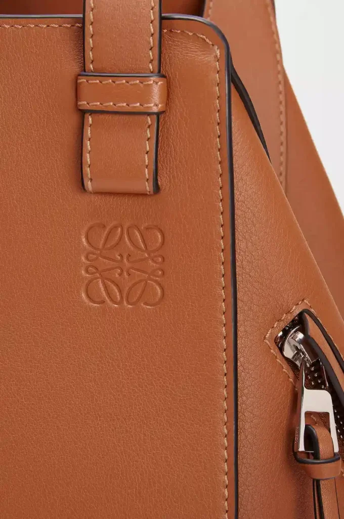 Small Hammock bag in classic calfskin Tan Small Hammock bag in classic calfskin Tan