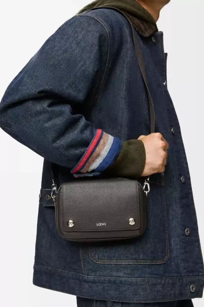 Small Pebble messenger bag in supple grained calfskin Dark Grey