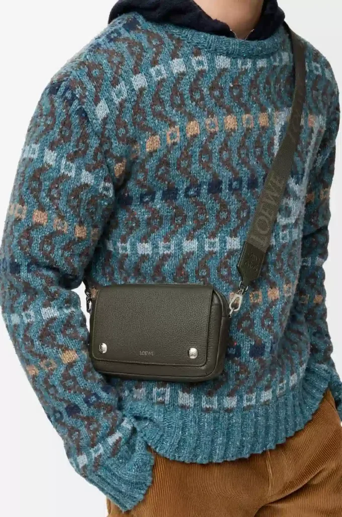 Small Pebble messenger bag in supple grained calfskin Dark Khaki Small Pebble messenger bag in supple grained calfskin Dark Khaki