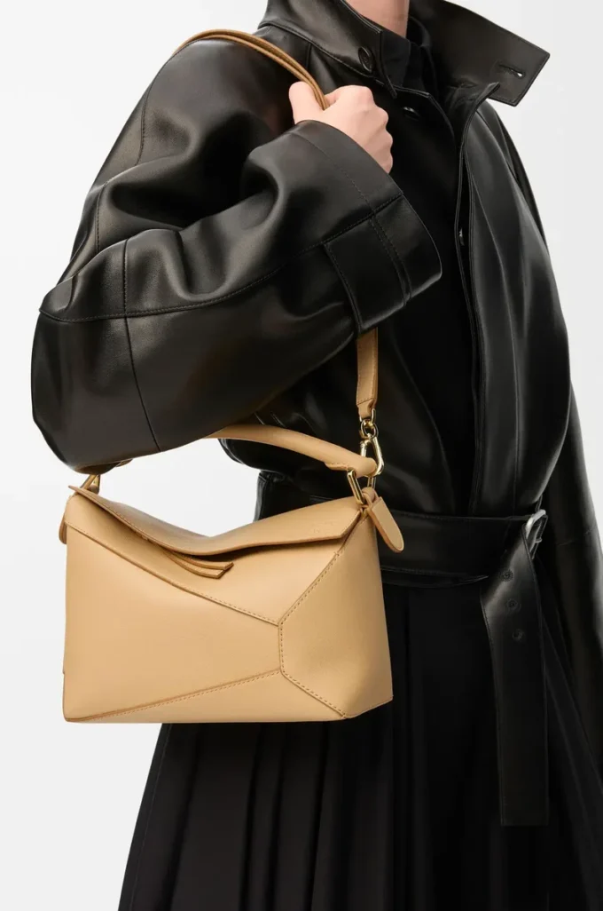 Small Puzzle Edge bag in classic calfskin Silk Beige Small Puzzle Edge bag in classic calfskin Silk Beige