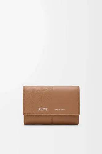 Small vertical wallet in smooth and grained calfskin Mocha