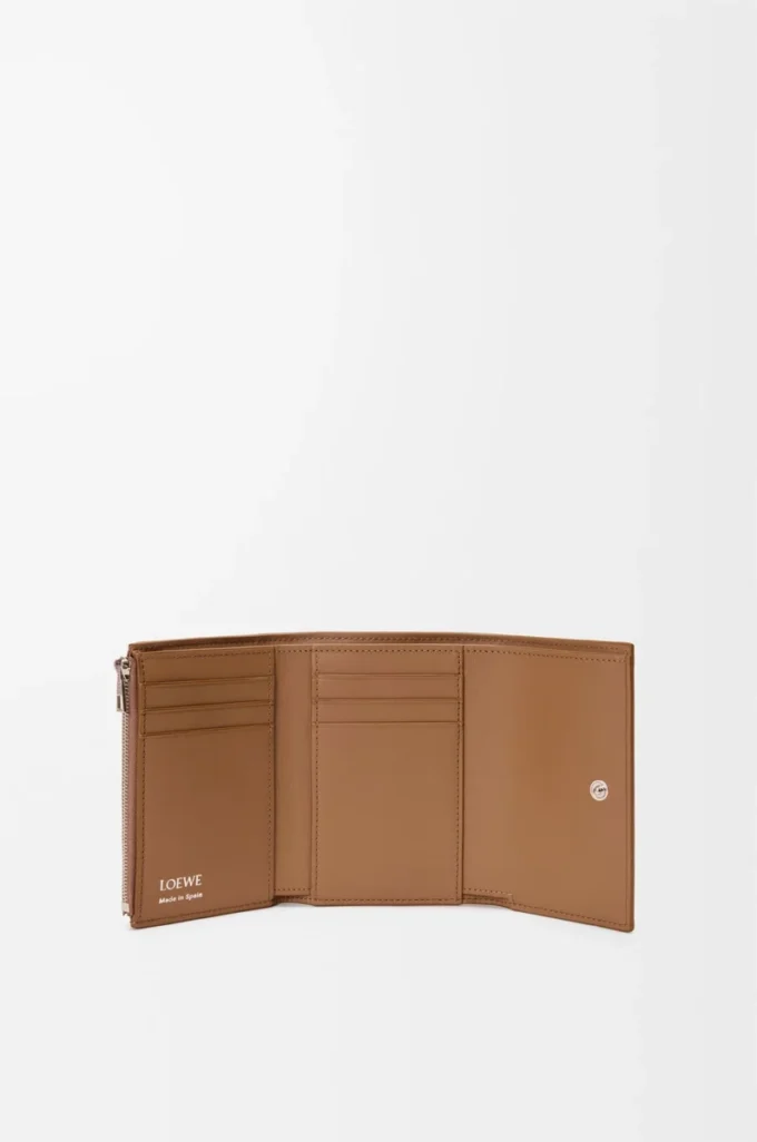Small vertical wallet in smooth and grained calfskin Mocha Small vertical wallet in smooth and grained calfskin Mocha