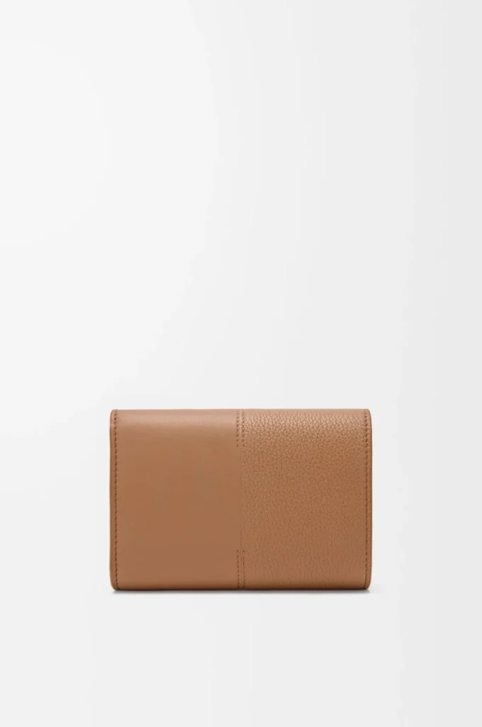Small vertical wallet in smooth and grained calfskin Mocha Small vertical wallet in smooth and grained calfskin Mocha