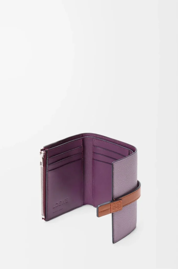 Small vertical wallet in soft grained calfskin Dirty Mauve/Squirrel Small vertical wallet in soft grained calfskin Dirty Mauve/Squirrel