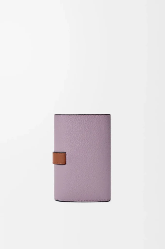 Small vertical wallet in soft grained calfskin Dirty Mauve/Squirrel Small vertical wallet in soft grained calfskin Dirty Mauve/Squirrel