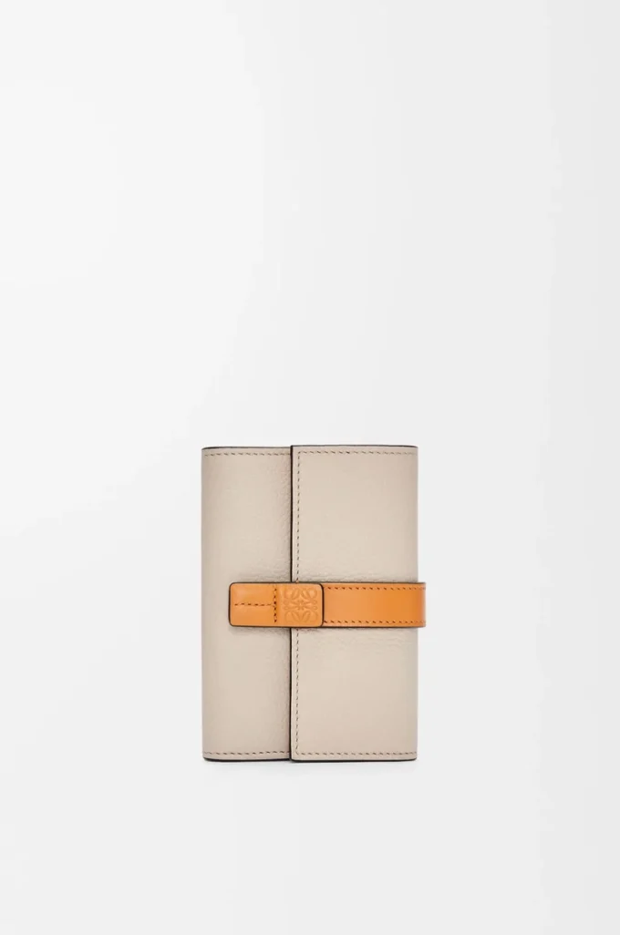 Small vertical wallet in soft grained calfskin Light Oat/Honey Small vertical wallet in soft grained calfskin Light Oat/Honey