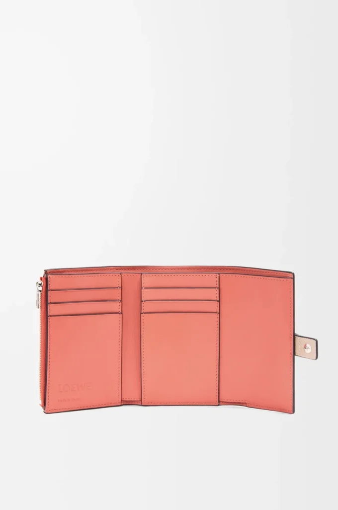 Small vertical wallet in soft grained calfskin Light Oat/Honey Small vertical wallet in soft grained calfskin Light Oat/Honey