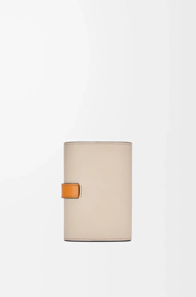 Small vertical wallet in soft grained calfskin Light Oat/Honey Small vertical wallet in soft grained calfskin Light Oat/Honey