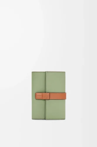 Small vertical wallet in soft grained calfskin Rosemary/Tan
