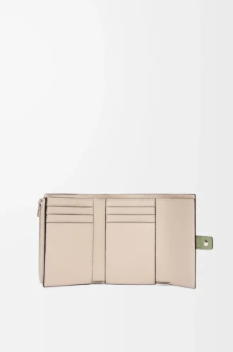 Small vertical wallet in soft grained calfskin Rosemary/Tan