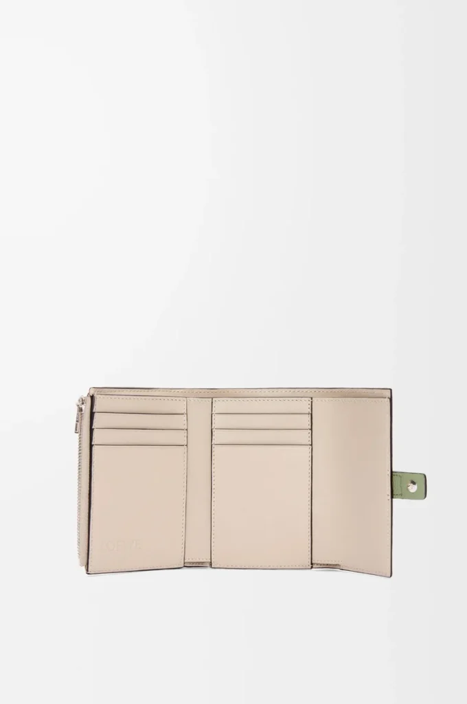 Small vertical wallet in soft grained calfskin Rosemary/Tan Small vertical wallet in soft grained calfskin Rosemary/Tan