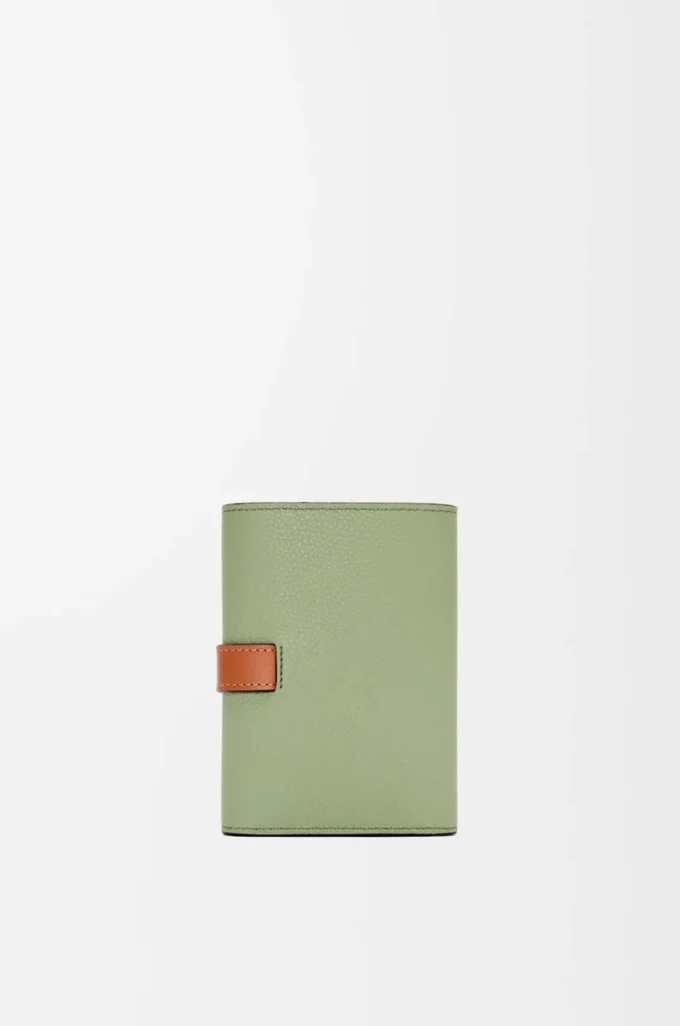 Small vertical wallet in soft grained calfskin Rosemary/Tan Small vertical wallet in soft grained calfskin Rosemary/Tan