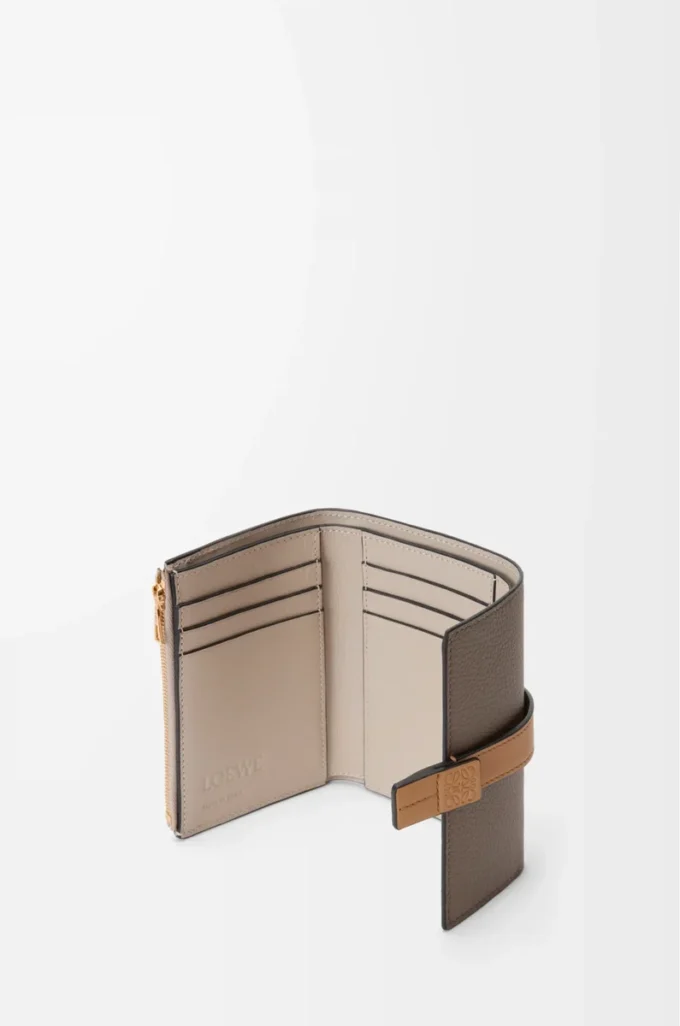 Small vertical wallet in soft grained calfskin Taupe/Gold Small vertical wallet in soft grained calfskin Taupe/Gold