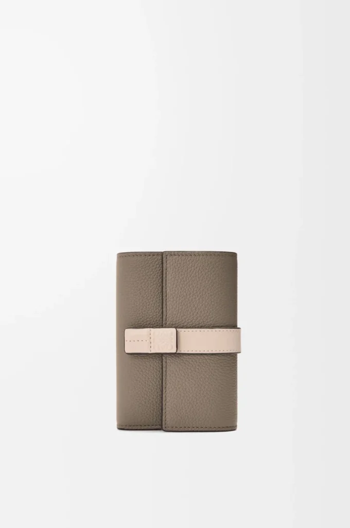 Small vertical wallet in soft grained calfskin Taupe/Talc Small vertical wallet in soft grained calfskin Taupe/Talc