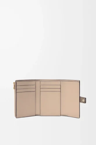 Small vertical wallet in soft grained calfskin Taupe/Talc