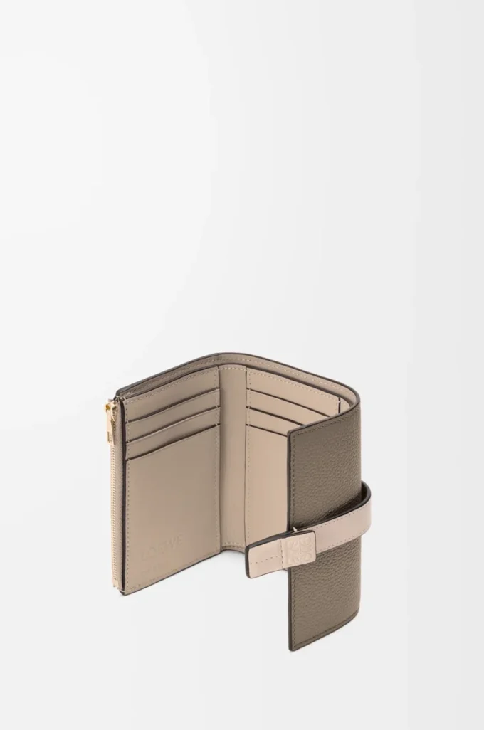 Small vertical wallet in soft grained calfskin Taupe/Talc Small vertical wallet in soft grained calfskin Taupe/Talc