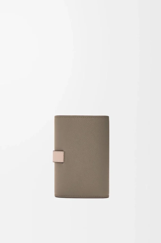 Small vertical wallet in soft grained calfskin Taupe/Talc Small vertical wallet in soft grained calfskin Taupe/Talc