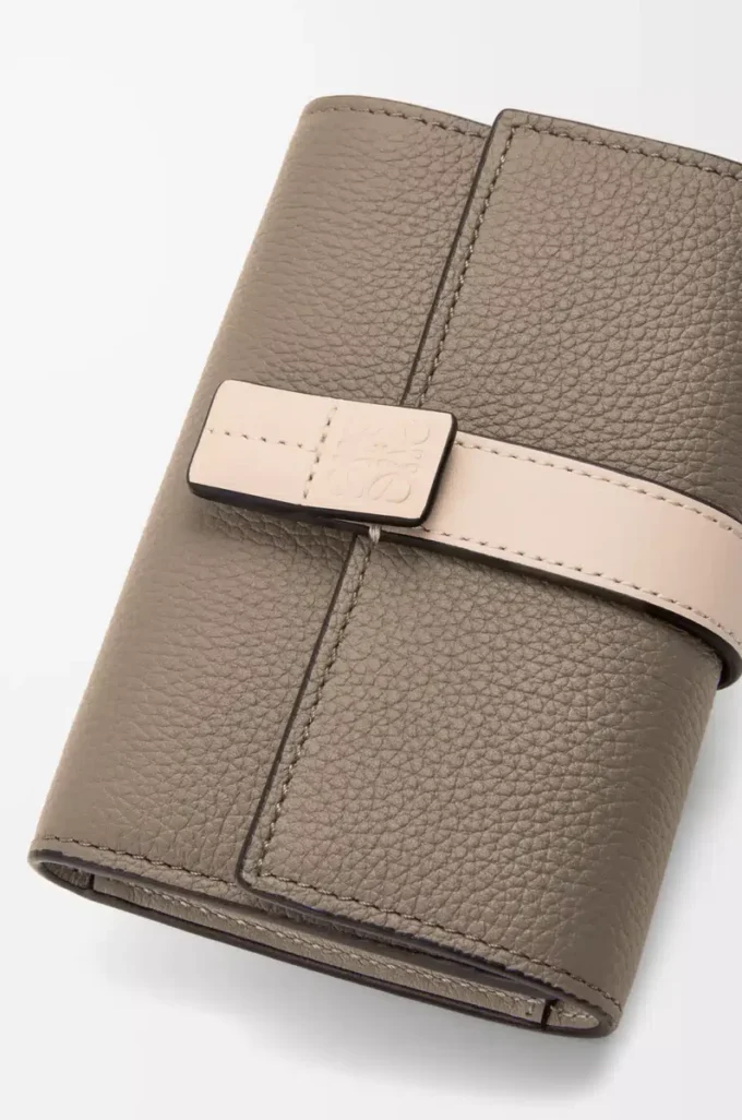 Small vertical wallet in soft grained calfskin Taupe/Talc Small vertical wallet in soft grained calfskin Taupe/Talc