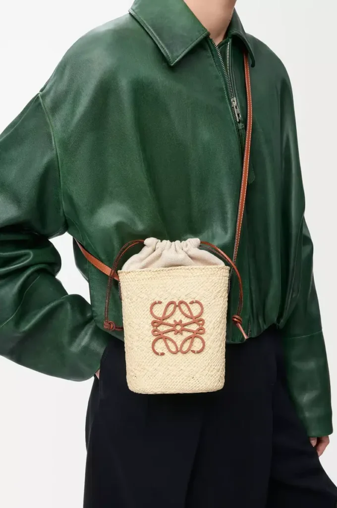 Square pocket in iraca palm and calfskin Natural/Tan Square pocket in iraca palm and calfskin Natural/Tan
