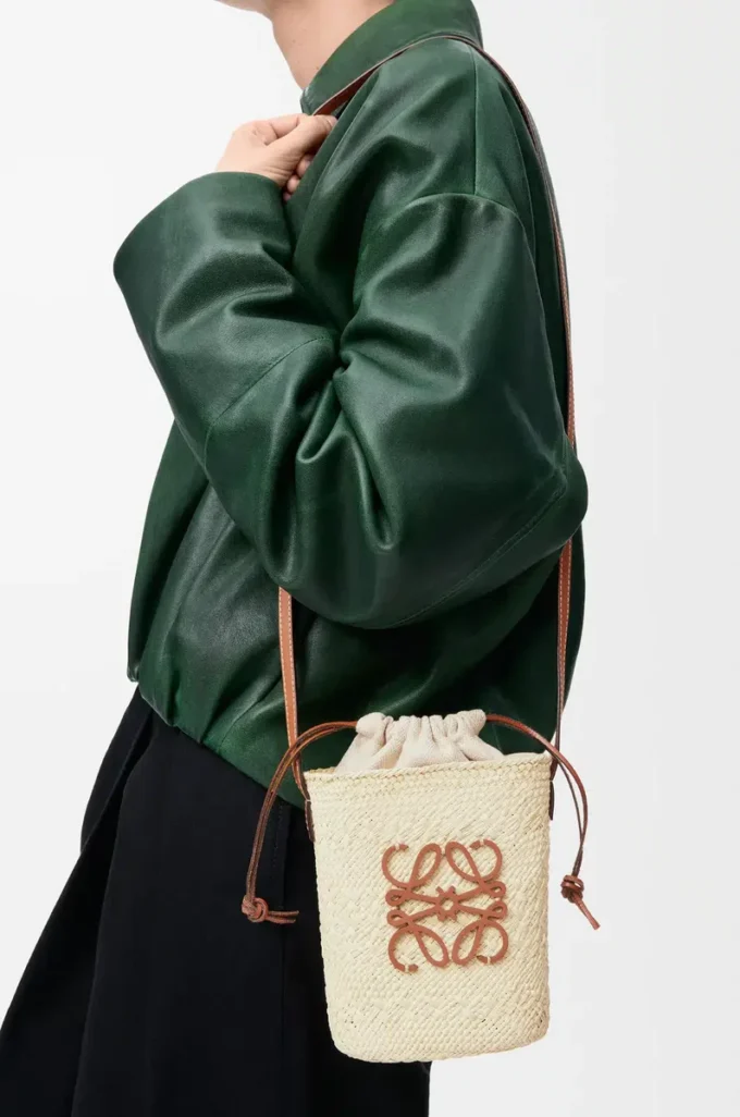 Square pocket in iraca palm and calfskin Natural/Tan Square pocket in iraca palm and calfskin Natural/Tan