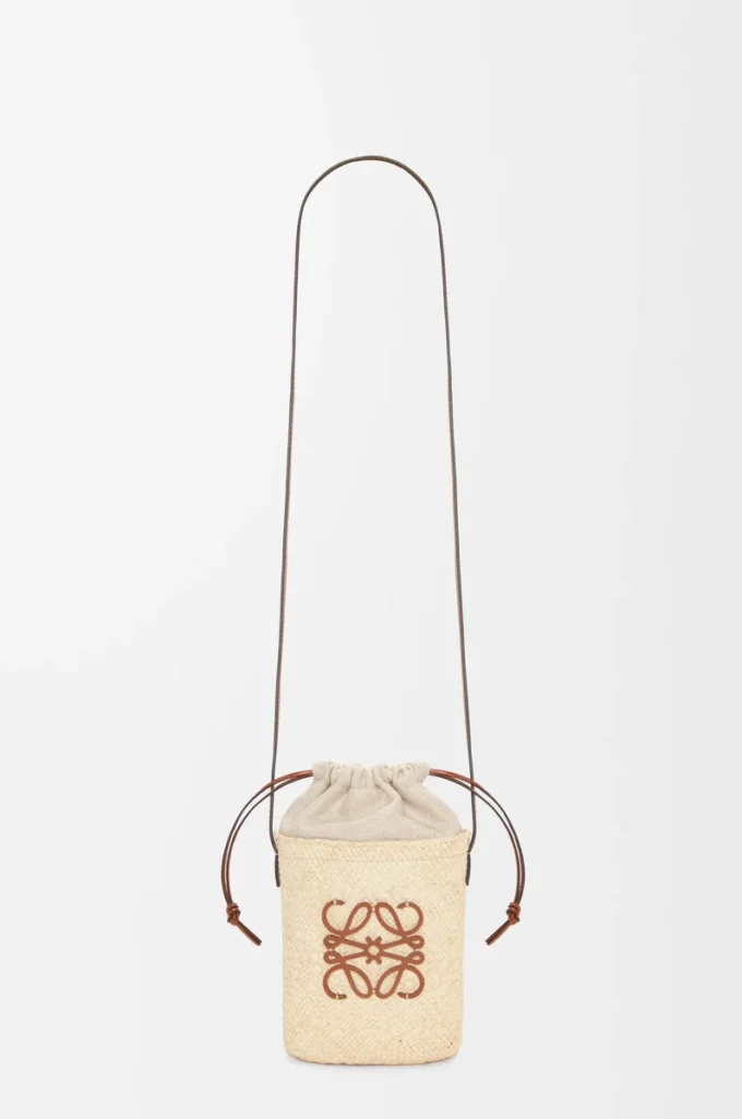 Square pocket in iraca palm and calfskin Natural/Tan Square pocket in iraca palm and calfskin Natural/Tan